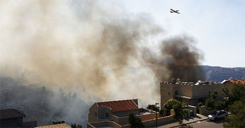 aviación israelí ataca blancos de Hamás en la Franja de Gaza El Ejército de la ocupación israelí bombardea Gaza y Hamás advierte